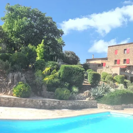 Maison De Charme Avec Piscine Partagee A *