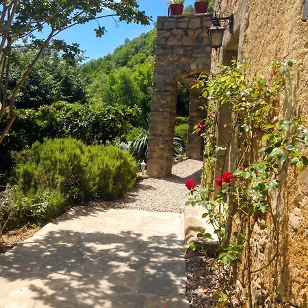 Maison De Charme Avec Piscine Partagee A *