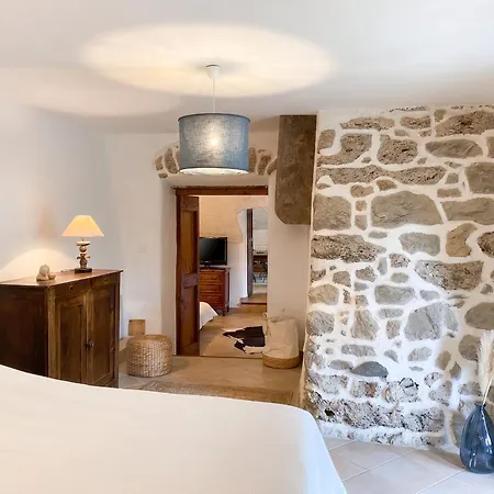 Maison De Charme Avec Piscine Partagee A Prázdninový dům *