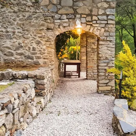 Prázdninový dům Maison De Charme Avec Piscine Partagee A