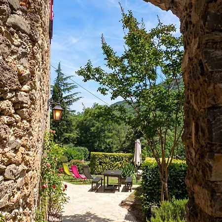 Allée De La Cascade *